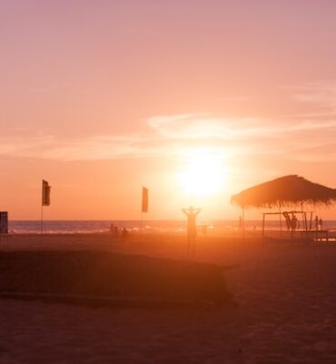 hikkaduwa beach srilankan riders beaches srilanka